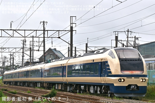 【JR東】583系カラーとなったE653系U-101編成が秋田総合車両ベース構内試運転を秋田総合車両ベース付近で撮影した写真