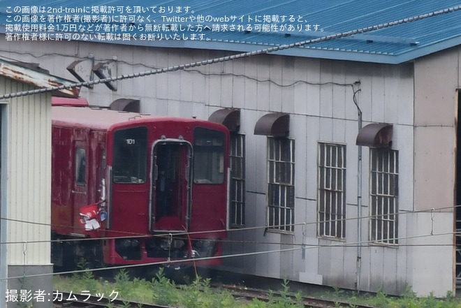 【JR北】キハ143-101編成および102編成と思われる「赤い星」が苗穂工場内に留置を苗穂工場付近で撮影した写真