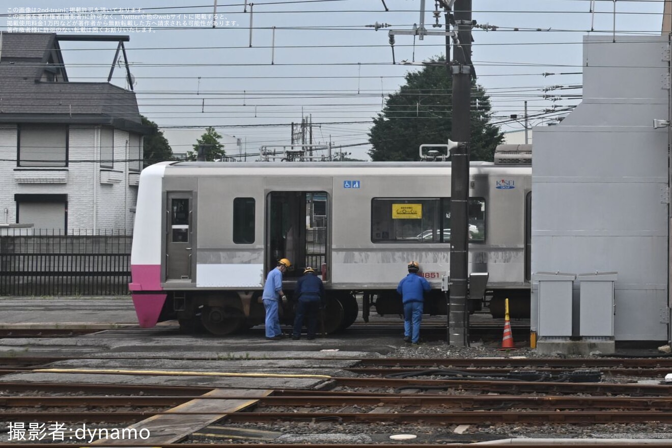 【京成】最後のピンクカラーのN800形N858編成の帯が剥がされた状態で確認の拡大写真