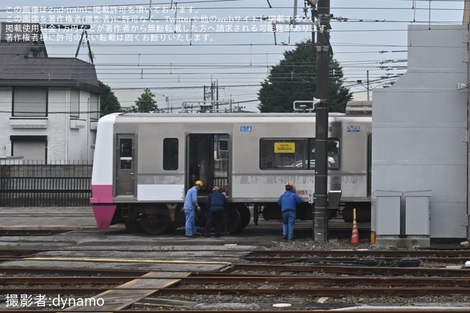 【京成】最後のピンクカラーのN800形N858編成の帯が剥がされた状態で確認を不明で撮影した写真