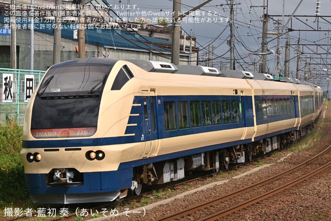 【JR東】583系カラーとなったE653系U-101編成が秋田総合車両ベース構内試運転を秋田総合車両ベース付近で撮影した写真