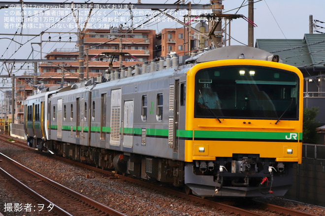 【JR東】E493系牽引によるキハE130-107郡山総合車両ベース出場配給を船橋法典～西船橋間で撮影した写真
