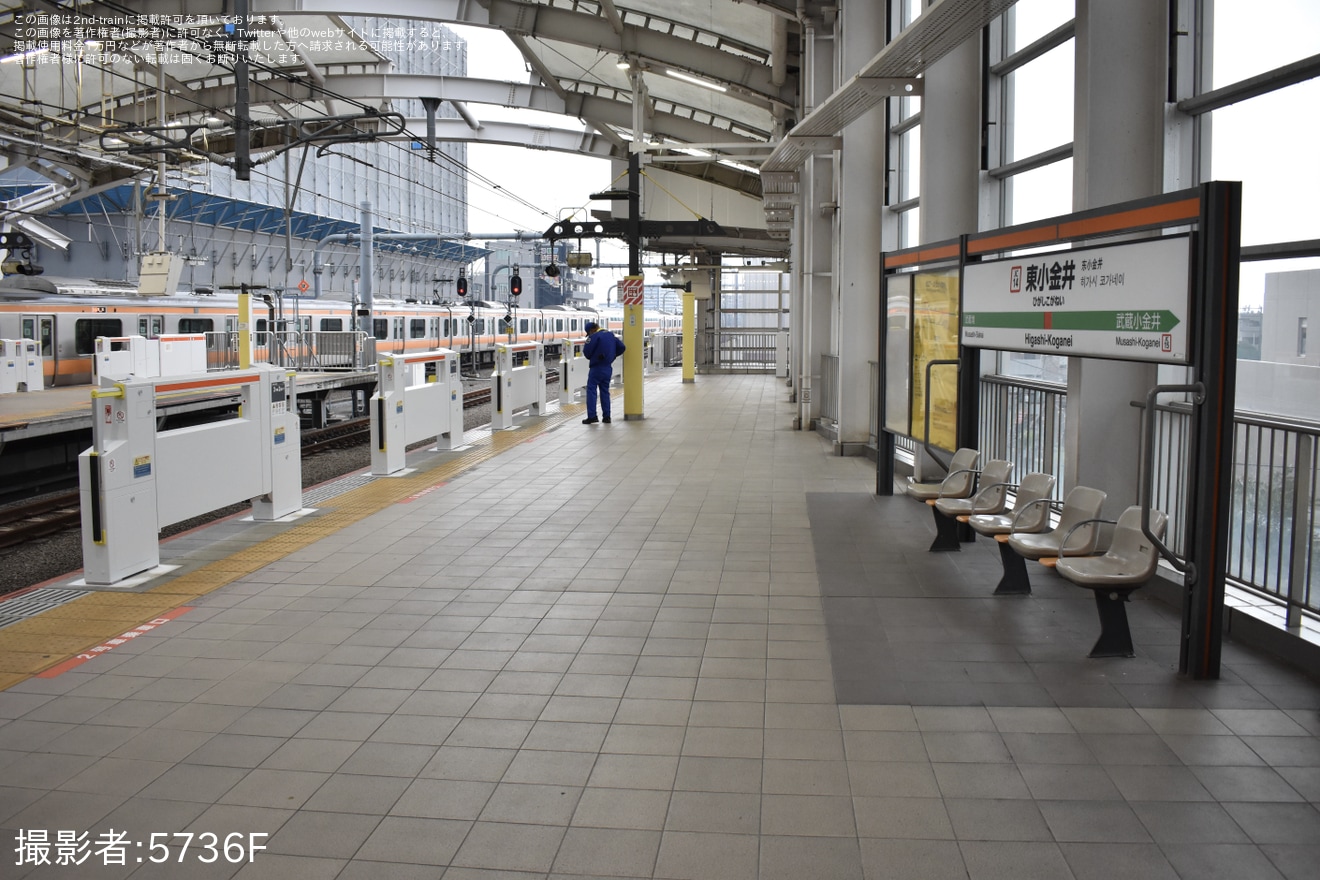【JR東】中央快速線 東小金井駅3番線にホームドアが設置の拡大写真