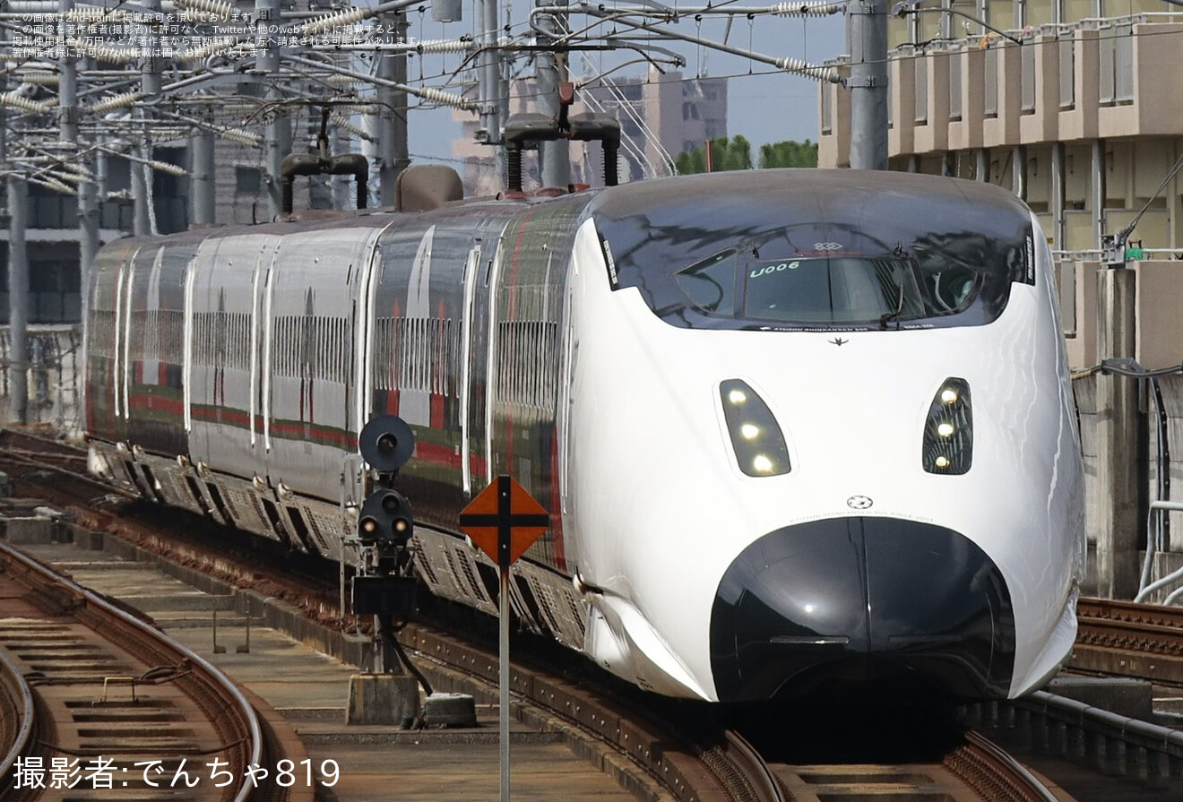 【JR九】800系U006編成「くまモンアドベンチャー号」運行開始の拡大写真
