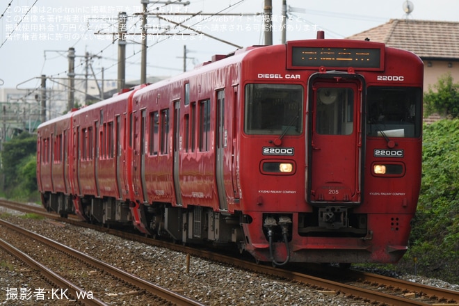 【JR九】キハ220形3両による団体臨時列車が運転を不明で撮影した写真