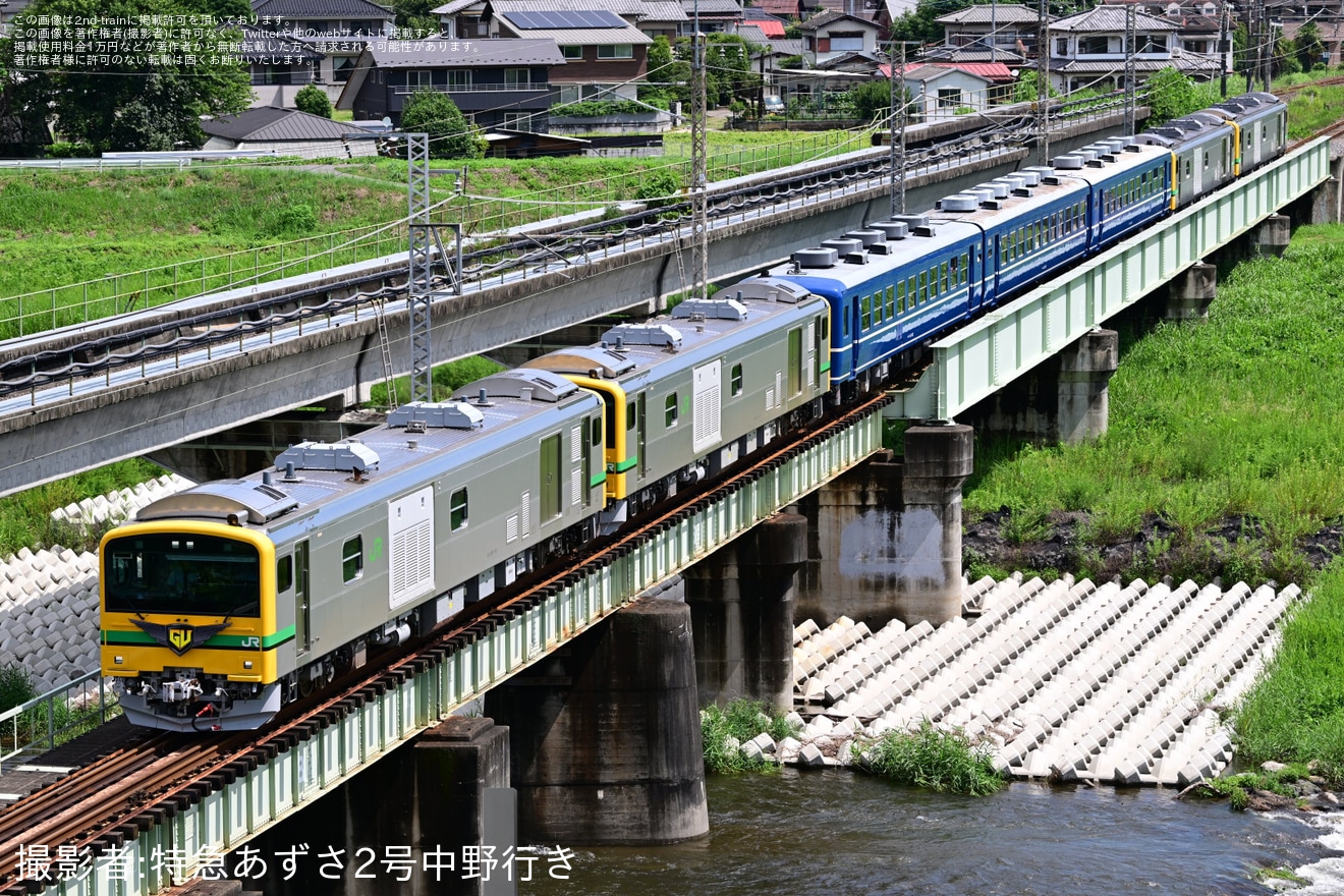 【JR東】GV-E197系TS06編成・TS08編成に挟まれた12系客車で快速「GVぐんま横川」を運転の拡大写真