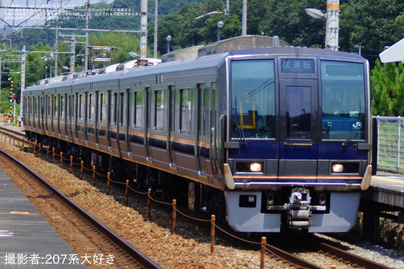 【JR西】207系H11編成が網干総合車両所本所で出場試運転を実施の拡大写真
