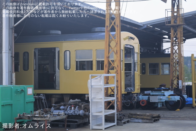 【三岐】801系805F(西武イエローカラー)クモハ805号車(1両)のみ検査終えて留置を保々車両区で撮影した写真