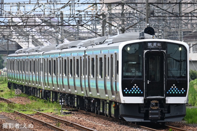 【JR東】E131系200番台N11編成・N12編成がJ-TREC新津事業所を出場を不明で撮影した写真