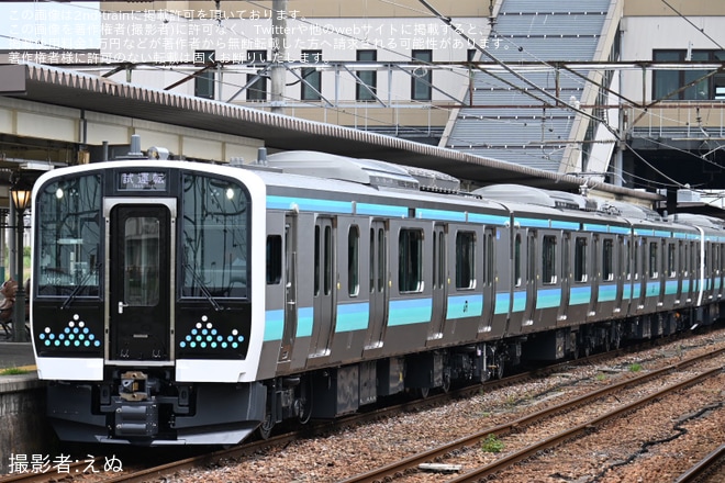 【JR東】E131系200番台N11編成・N12編成がJ-TREC新津事業所を出場を不明で撮影した写真