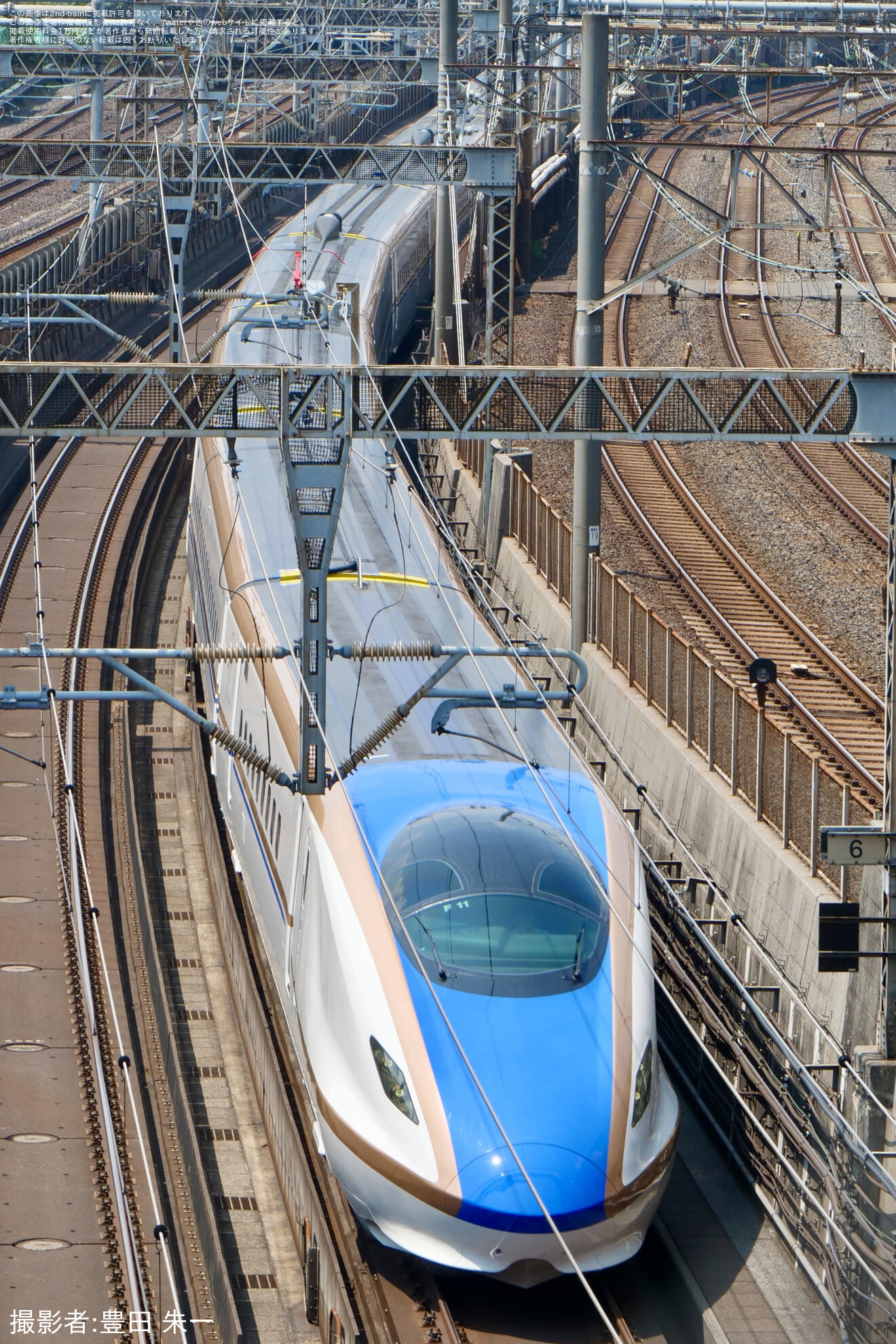 【JR東】E7系F11編成が全般検査を終えて出場試運転の拡大写真