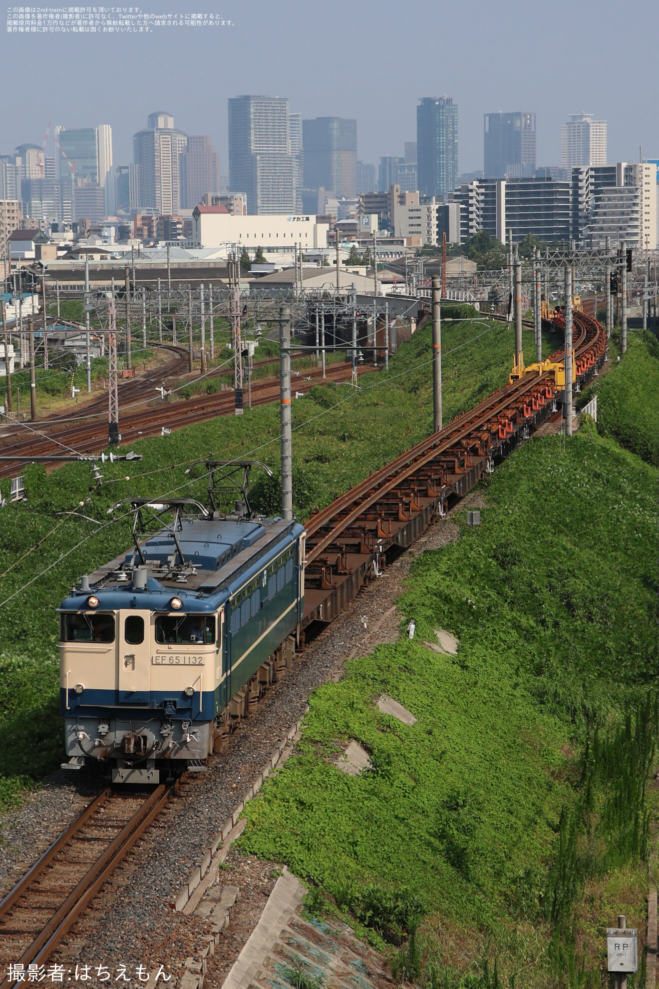 【JR西】EF65-1132牽引 里庄工臨の拡大写真