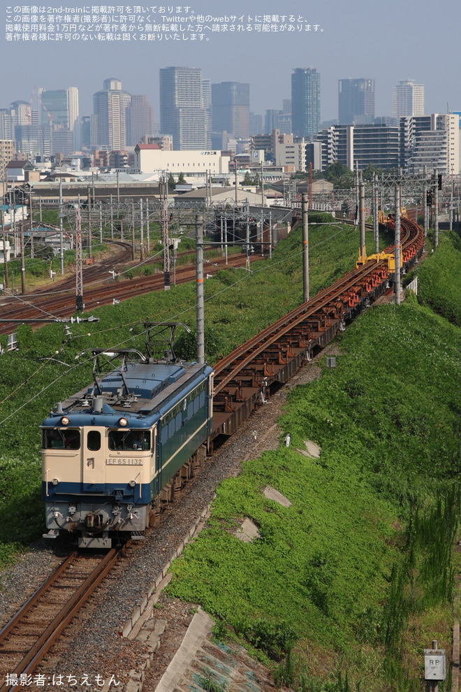 【JR西】EF65-1132牽引 里庄工臨を塚本～尼崎間で撮影した写真