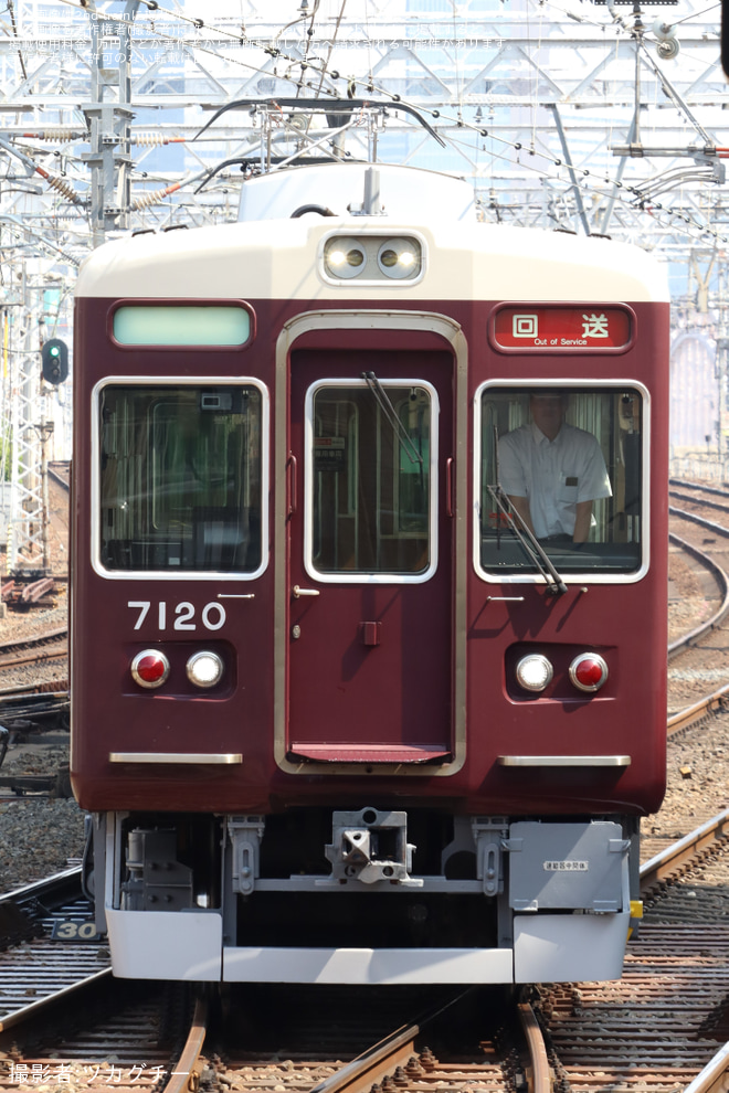 【阪急】7000系7020Fが正雀工場から西宮車庫へ返却回送を十三駅で撮影した写真