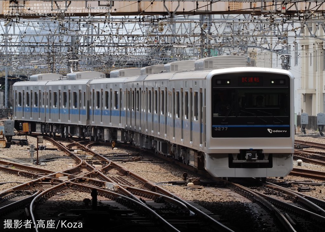 【小田急】3000形3277Fが更新工事・全般検査を終え出場試運転の拡大写真