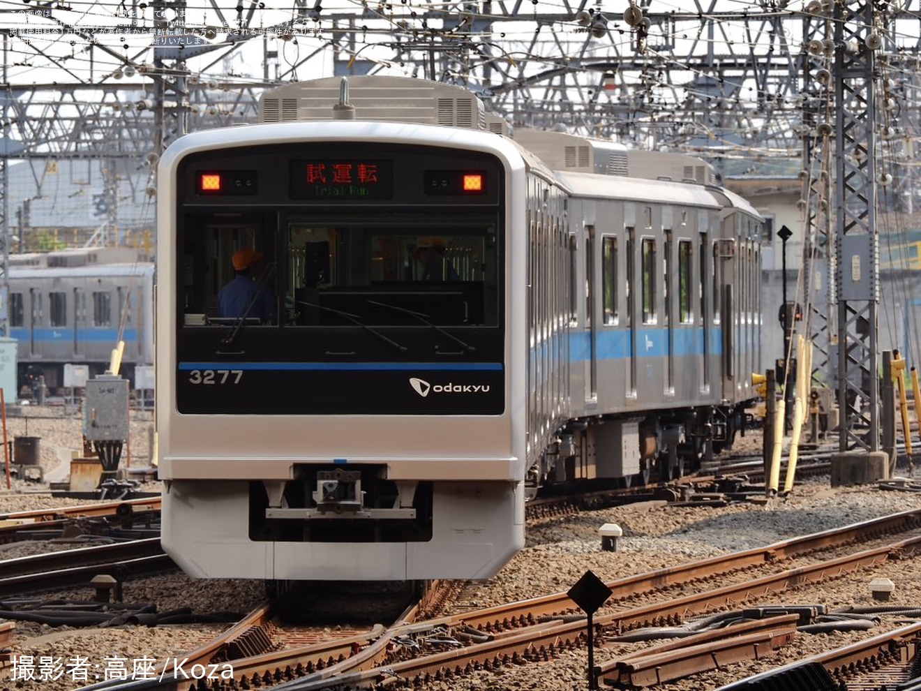 【小田急】3000形3277Fが更新工事・全般検査を終え出場試運転の拡大写真
