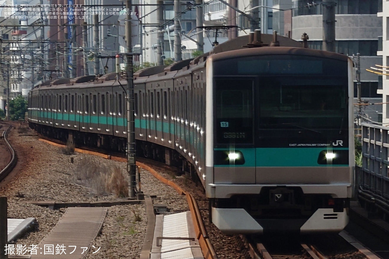 【JR東】E233系2000番台マト15編成が東京総合車両ベースへ入場の拡大写真