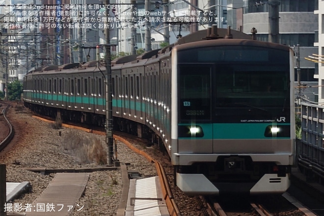 【JR東】E233系2000番台マト15編成が東京総合車両ベースへ入場を不明で撮影した写真