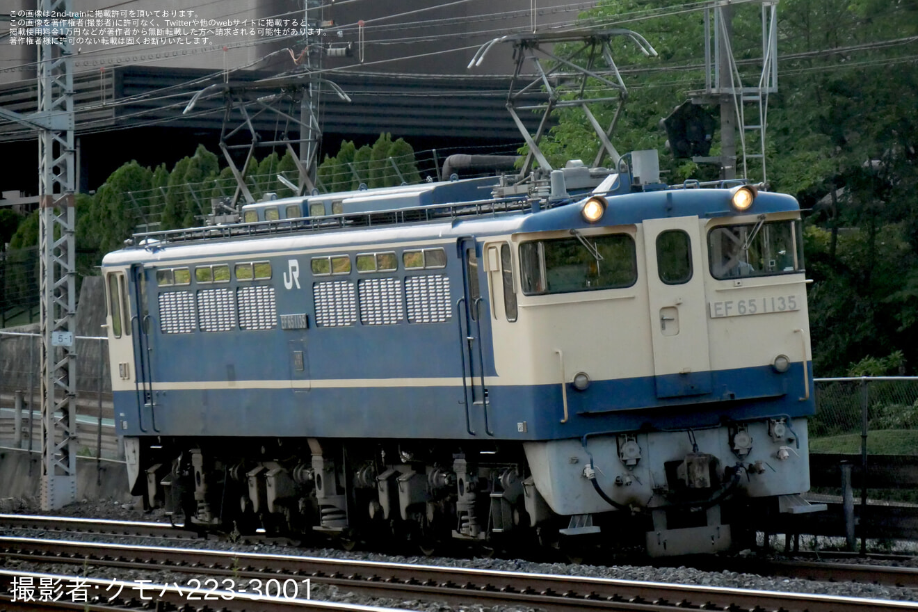 【JR西】EF65-1135が吹田総合車両所から向日町(操)へ単機回送の拡大写真