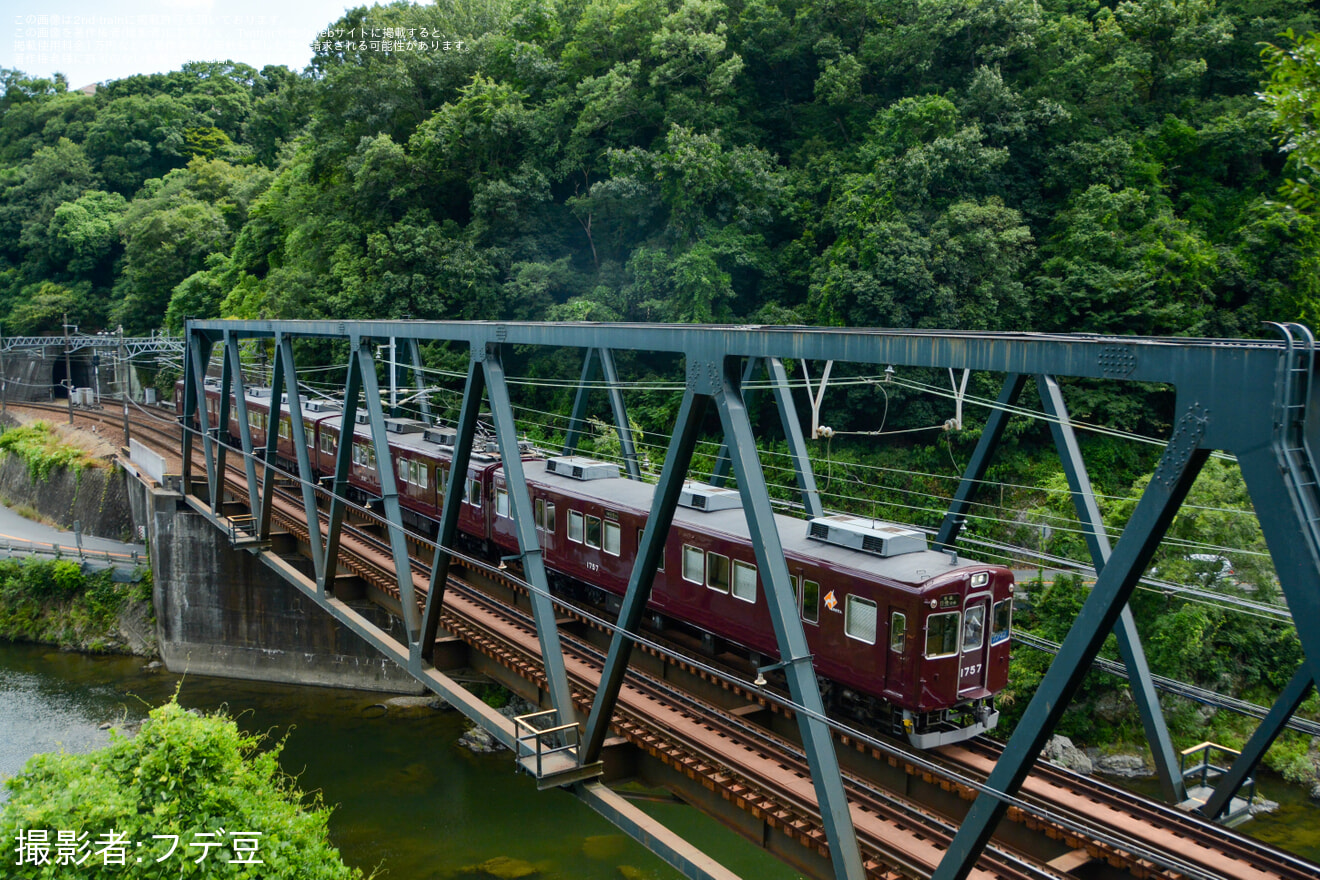 【能勢電】1700系1757F(C#1757×4)のHMが取り外されるの拡大写真