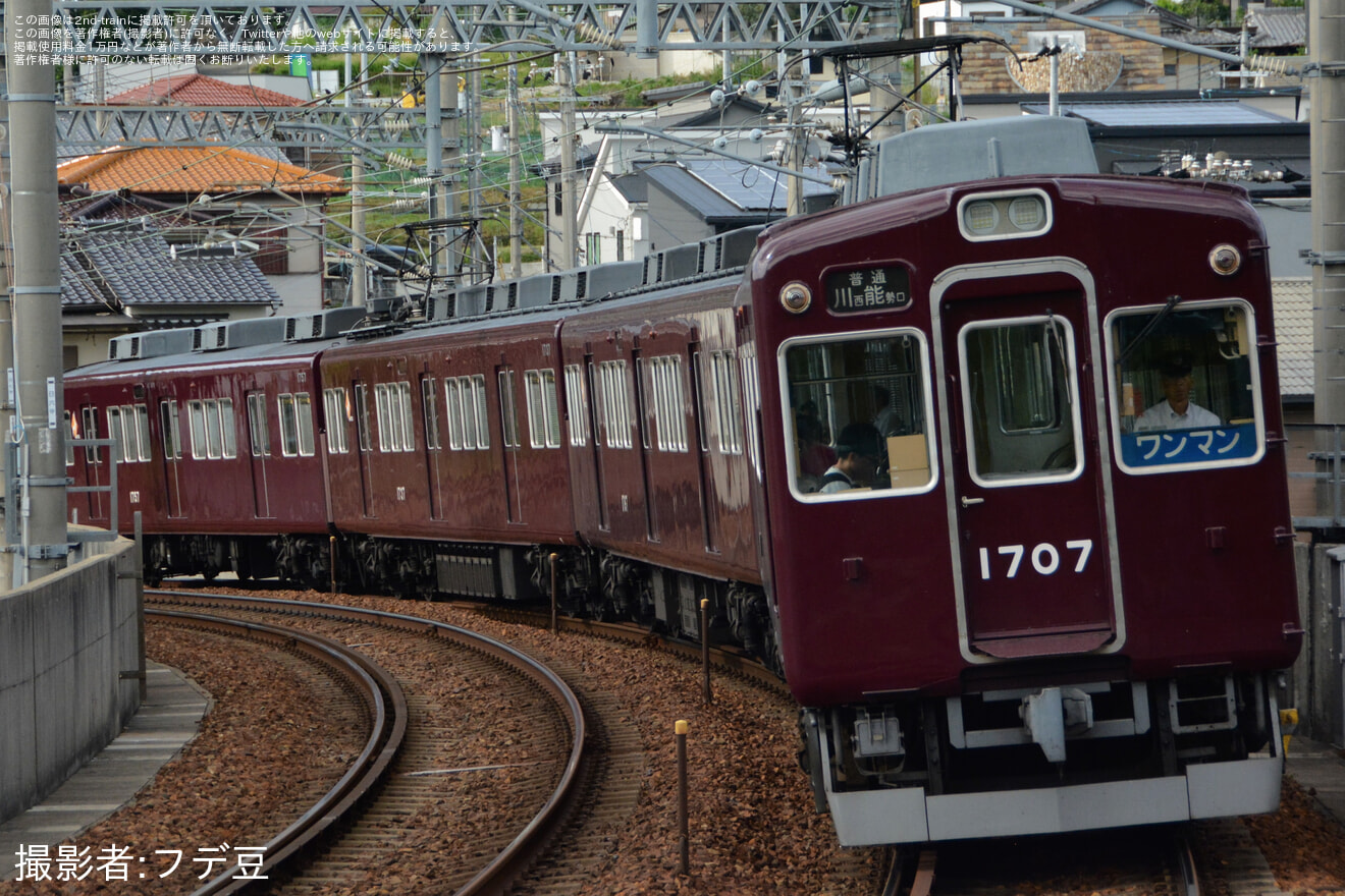 【能勢電】1700系1757F(C#1757×4)のHMが取り外されるの拡大写真