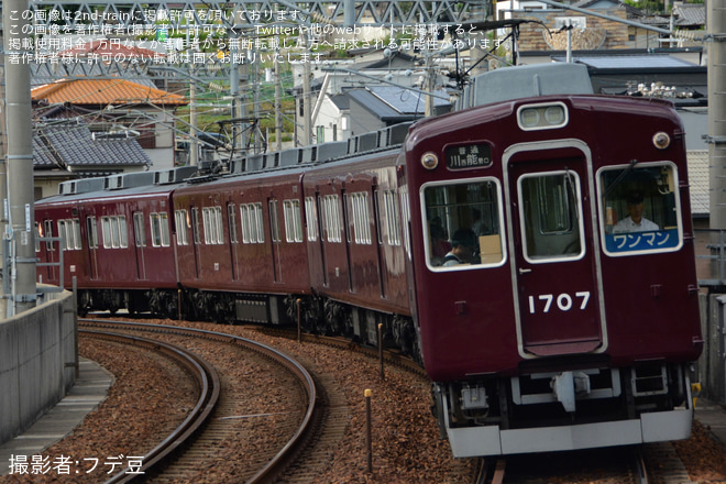 【能勢電】1700系1757F(C#1757×4)のHMが取り外されるを山下駅で撮影した写真