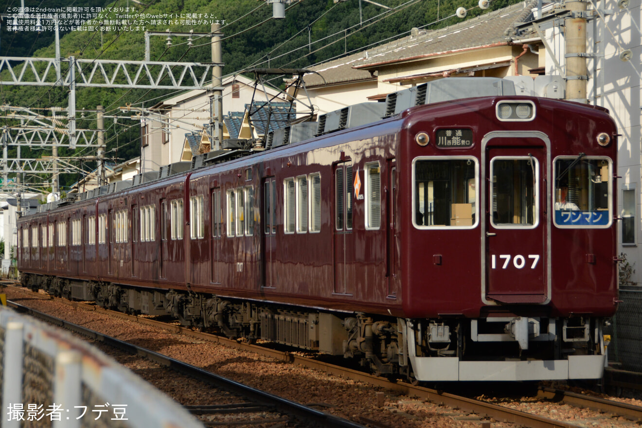 【能勢電】1700系1757F(C#1757×4)のHMが取り外されるの拡大写真