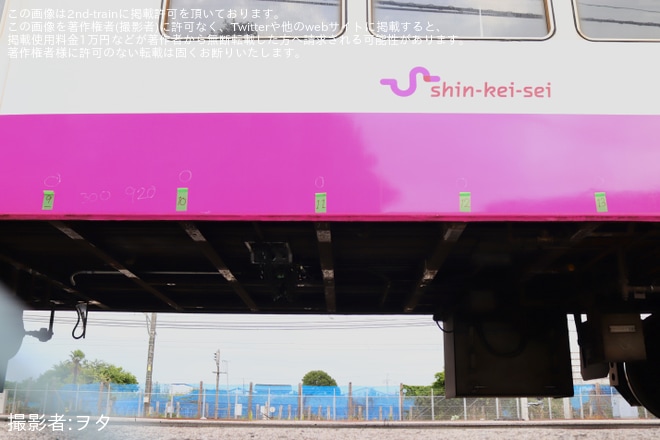 【京成】くぬぎ山車両基地に入場中の8800形8815編成の床下機器が撤去をくぬぎ山車両基地で撮影した写真