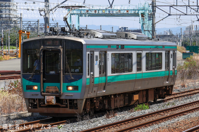 【JR西】125系F5編成 吹田総合車両所入場回送を岸辺駅で撮影した写真