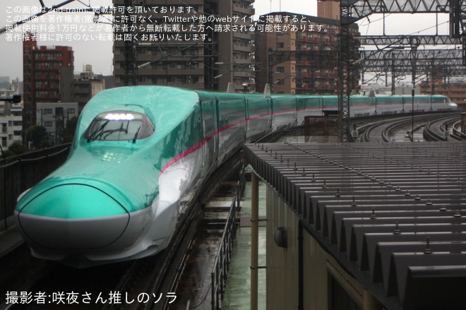 【JR東】E5系U51編成が全般検査を終え新幹線総合車両ベース出場試運転を不明で撮影した写真