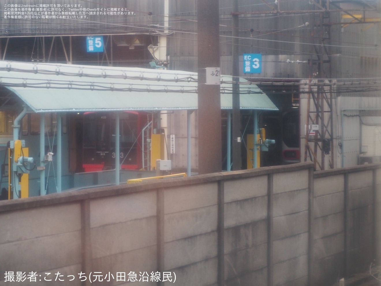 【JR九】307系に赤色の塗装が施されるの拡大写真