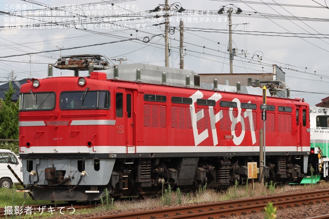 【JR東】EF81-95が秋田総合車両ベースで構内入換を秋田総合車両ベース付近で撮影した写真