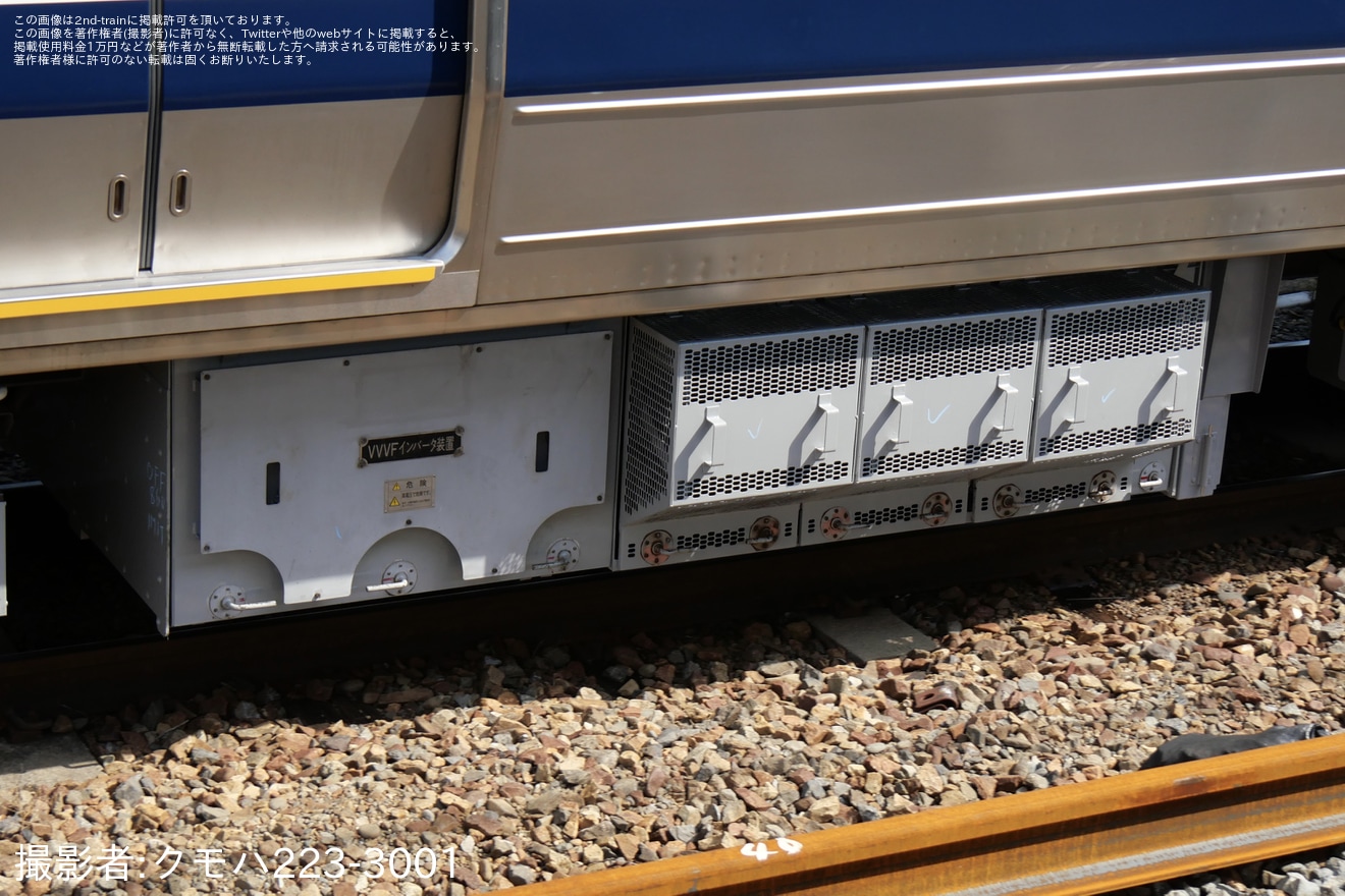 【JR西】207系H14編成が体質改善工事を終えて、吹田総合車両所本所出場構内試運転を実施の拡大写真