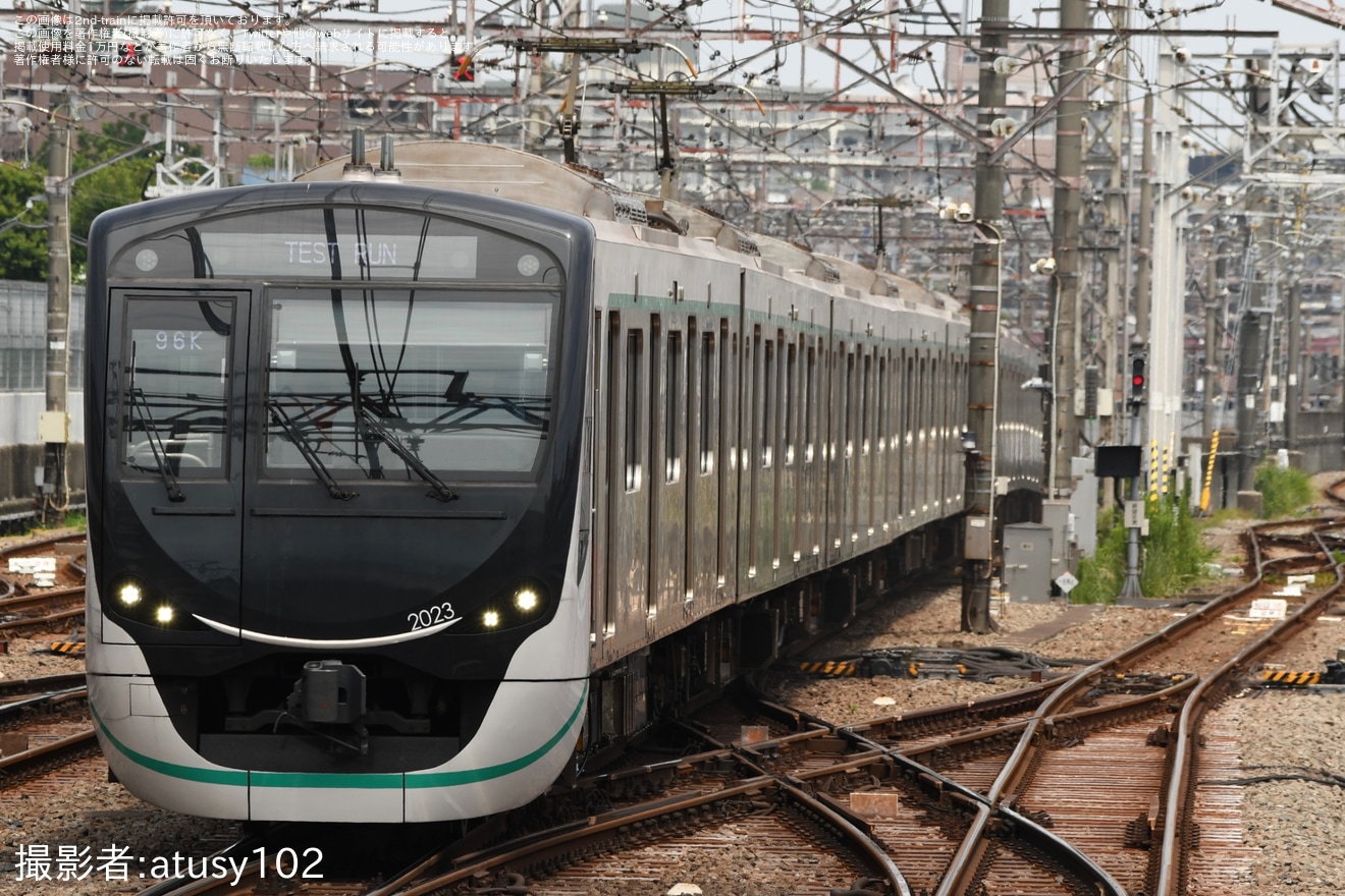 【東急】2020系2123FがCBTC関連装置設置後の確認試運転の拡大写真