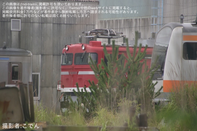【JR東】EF81-95が解体作業場所付近に留置を秋田総合車両ベースで撮影した写真