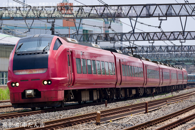 【JR東】E653系U107編成「ハマナス色」を使用した長岡まつり大花火大会団体臨時列車が運転を赤羽～浦和間で撮影した写真