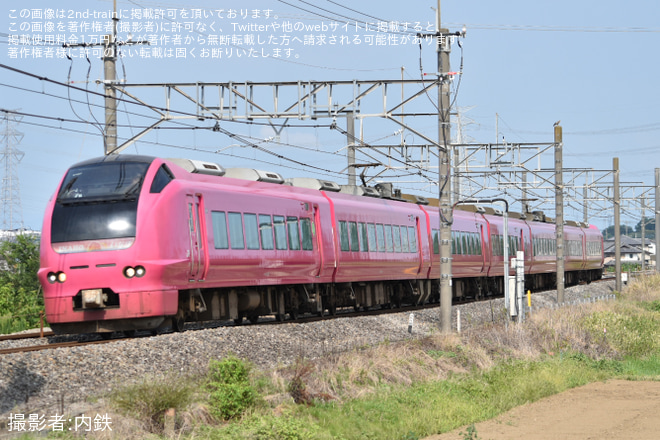 【JR東】E653系U107編成「ハマナス色」を使用した長岡まつり大花火大会団体臨時列車が運転を不明で撮影した写真
