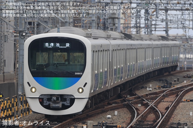 【西武】30000系38105F 地下直通対応車と同形のパンタグラフへ換装を練馬駅で撮影した写真
