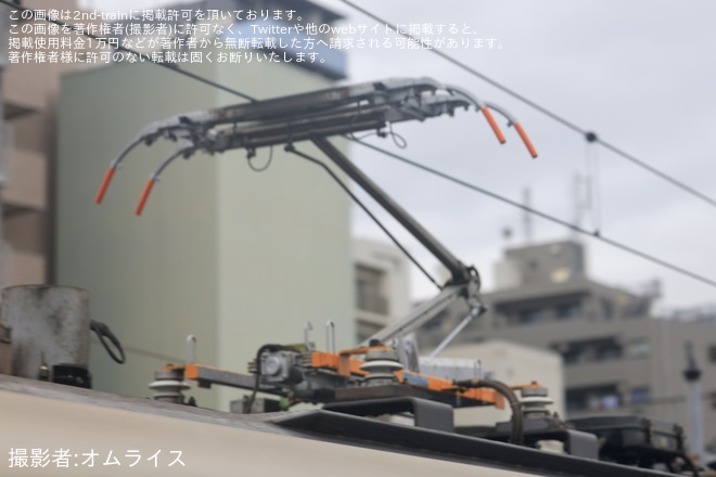【西武】30000系38105F 地下直通対応車と同形のパンタグラフへ換装を練馬駅で撮影した写真