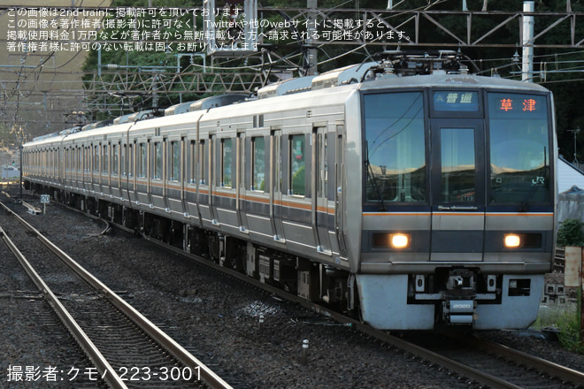 【JR西】「びわ湖大花火大会2026」開催に伴う臨時列車を運転を山科駅で撮影した写真