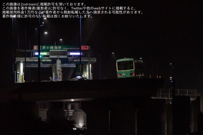 【江ノ電】1000形(1001-1051) 廃車の為、七里ヶ浜より搬出を茅ヶ崎海岸インターチェンジ付近で撮影した写真