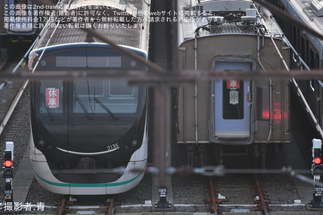 【東急】事故当該の2020系2135Fクハ2135で一部機器撤去を確認を長津田検車区付近で撮影した写真