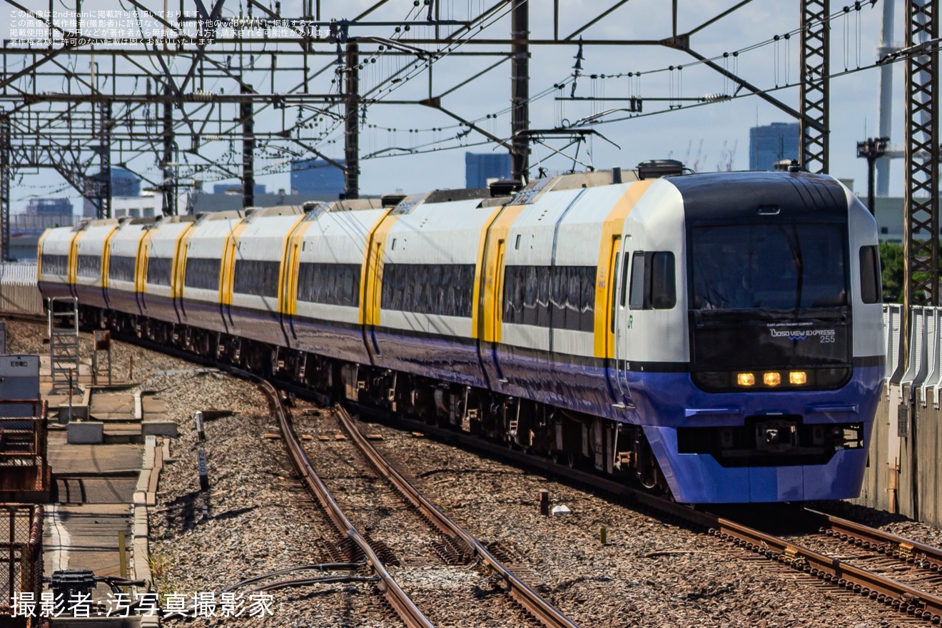 【JR東】255系マリBe-03編成が臨時特急「わかしお83号」に充当の拡大写真