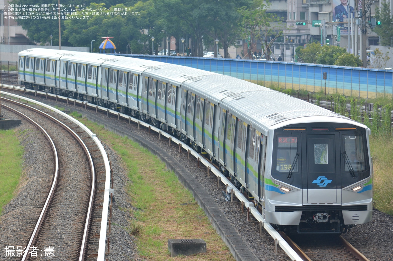 【台北捷運】新型車両CR381A形が北投機廠で構内試運転の拡大写真