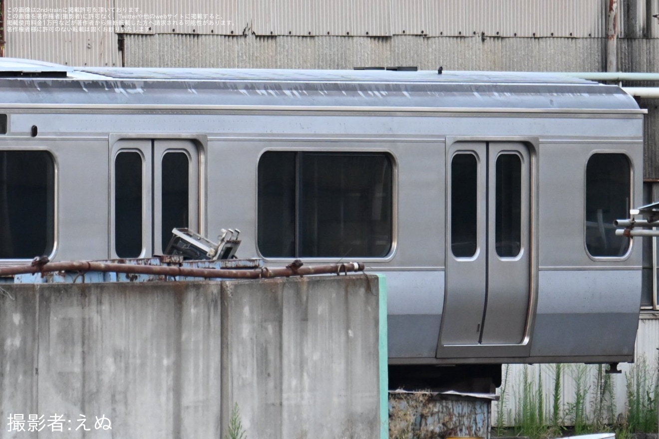 【JR東】最後のE217系モハE216-2080が長野総合車両ベース解体線へ移動の拡大写真