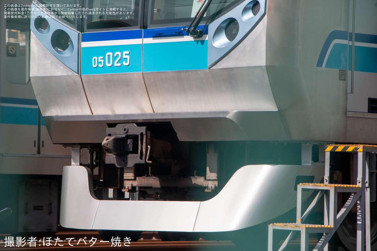 【メトロ】B修繕中の05系05-125F中野方5両が工場の外への拡大写真