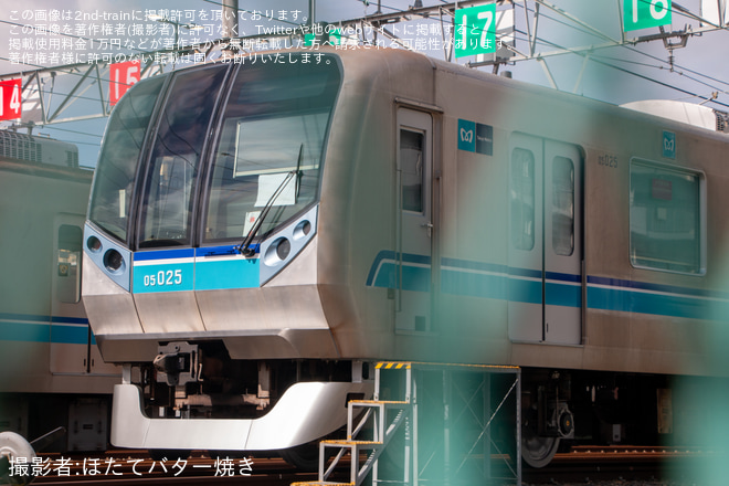 【メトロ】B修繕中の05系05-125F中野方5両が工場の外へ - 深川工場付近にて撮影