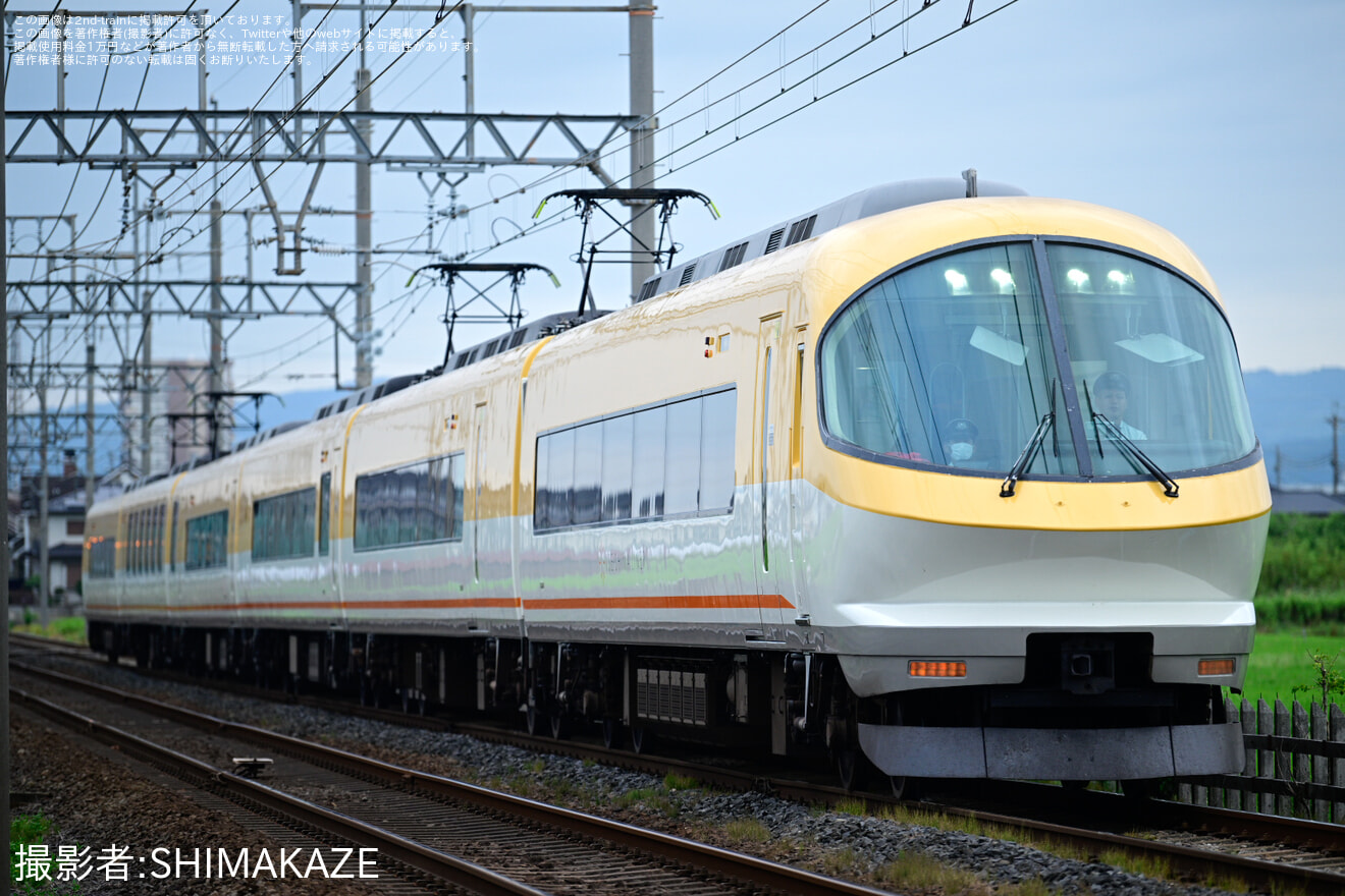【近鉄】大阪難波行特急 定期運行開始100回目記念で伊勢志摩ライナーが天理線への拡大写真