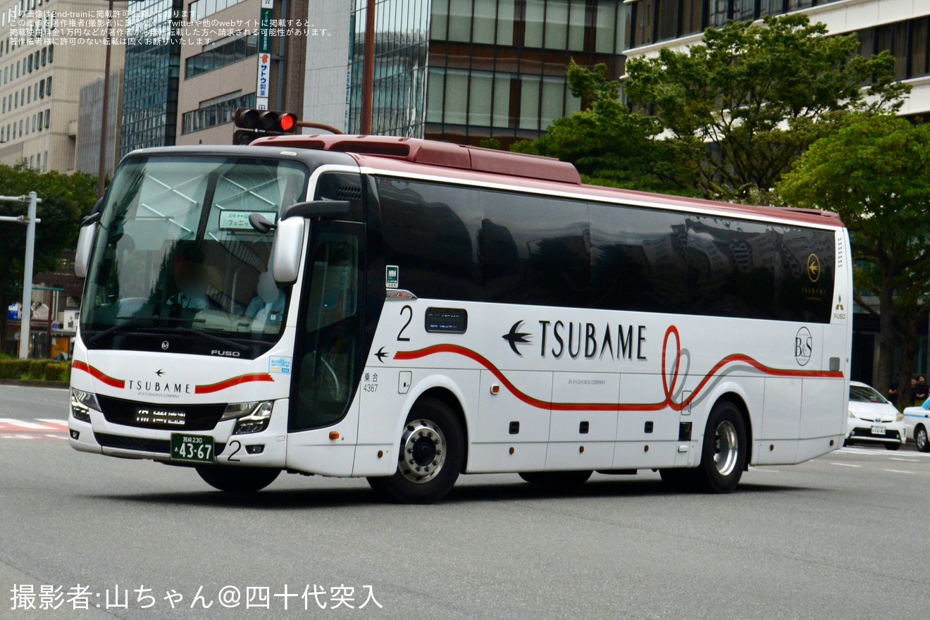 【JR九】つばめ塗装の「B＆Sみやざき」専用4367号車がフェニックス号を代走の拡大写真