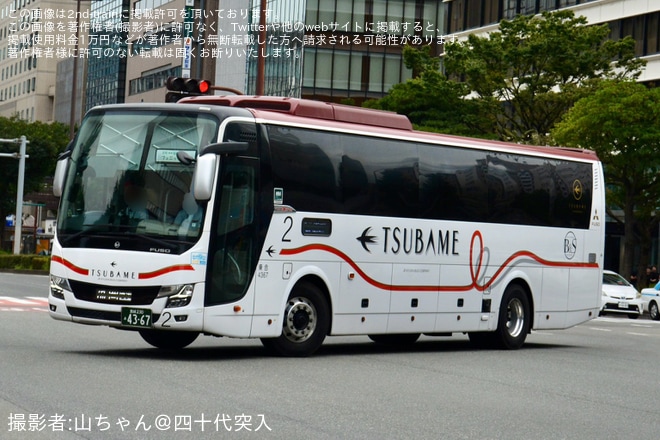 【JR九】つばめ塗装の「B＆Sみやざき」専用4367号車がフェニックス号を代走を不明で撮影した写真